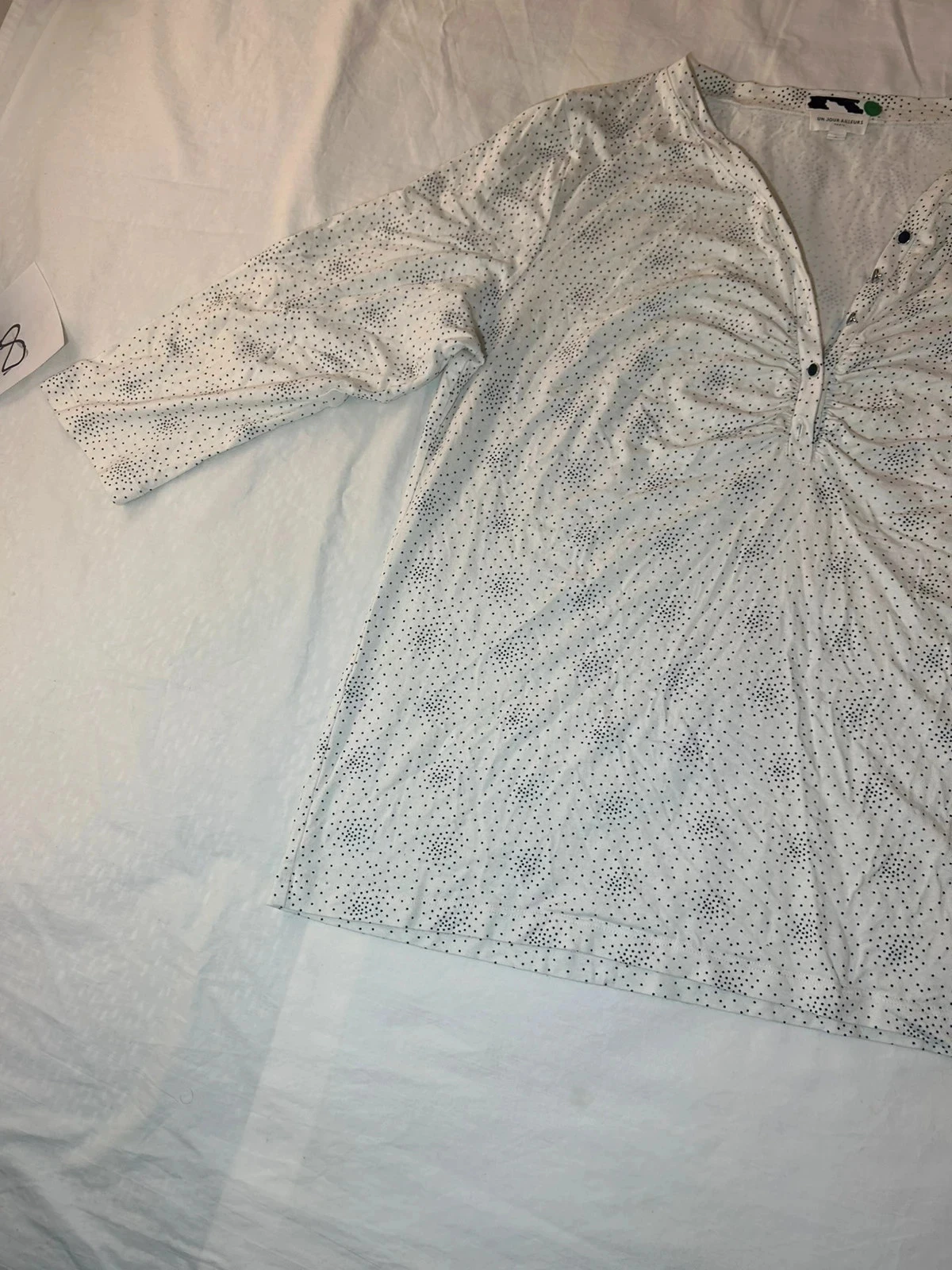 Black and white long-sleeved blouse by Un Jour Ailleurs – photo 5